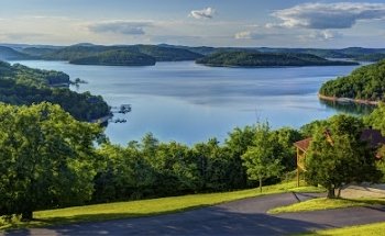 Lake Shore Cabins On Beaver Lake