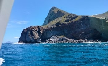 Arianna Escursioni|tour isole Eolie|Eolie vacanza|scalata al cratere di Stromboli|Trasferimenti in barca Isole Eolie